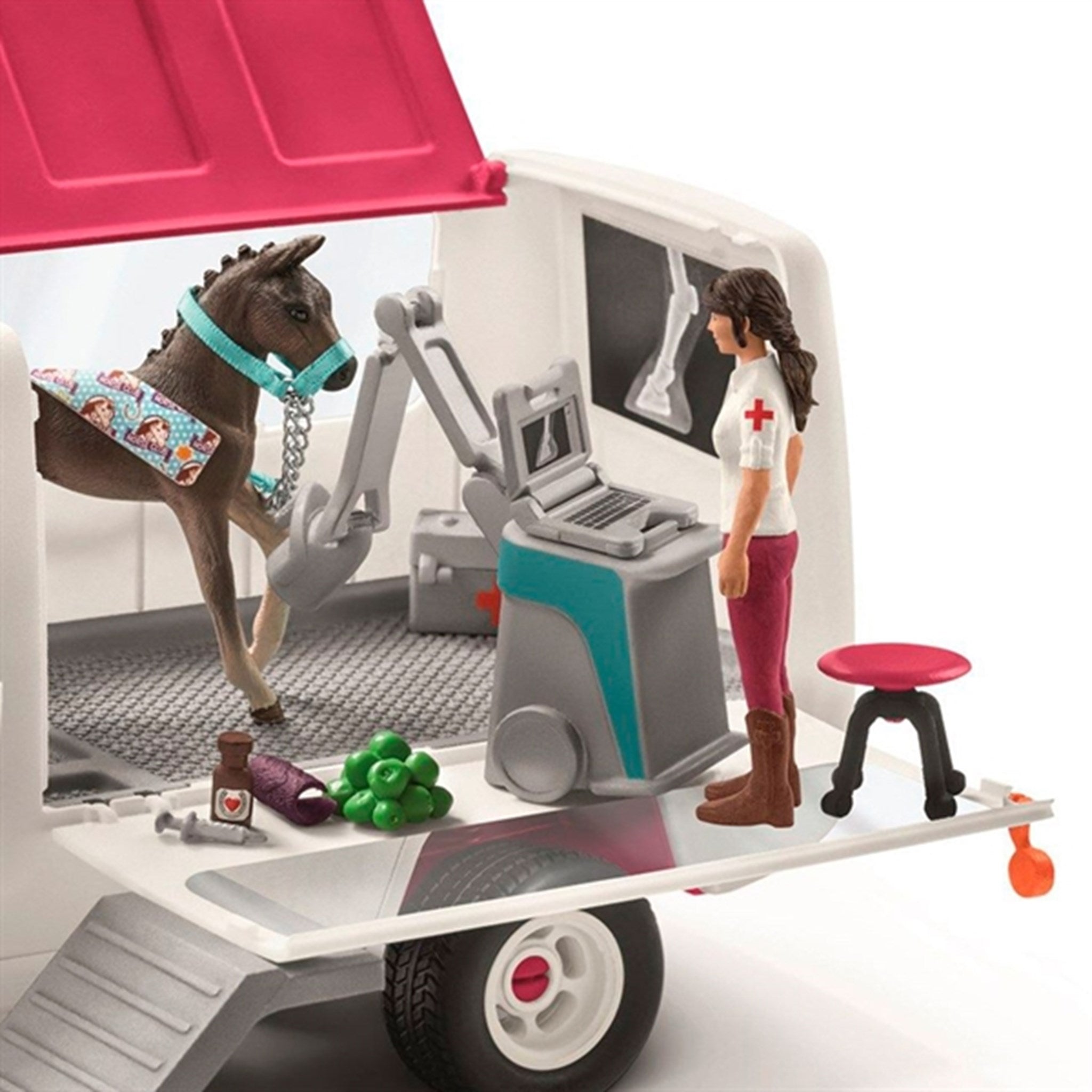 Schleich Horse Club Mobile Vet With Hanoverian Foal 6