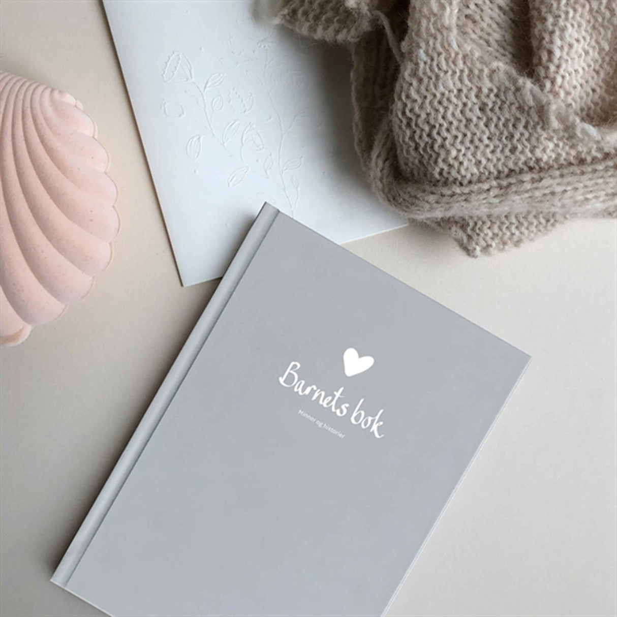 WITHWHITE Barnets Bog Norsk