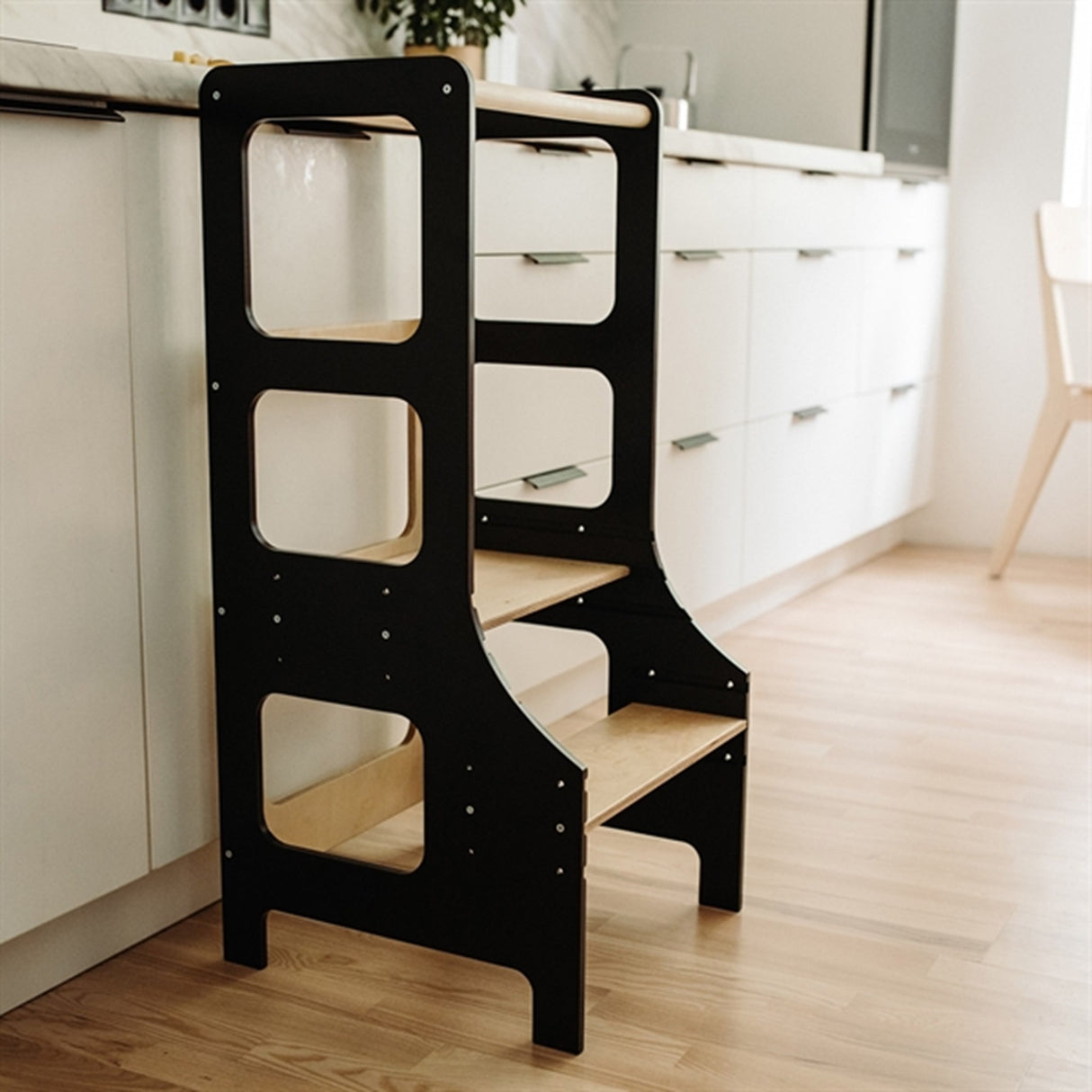 Duck Woodworks Adjustable Kitchen Tower Black