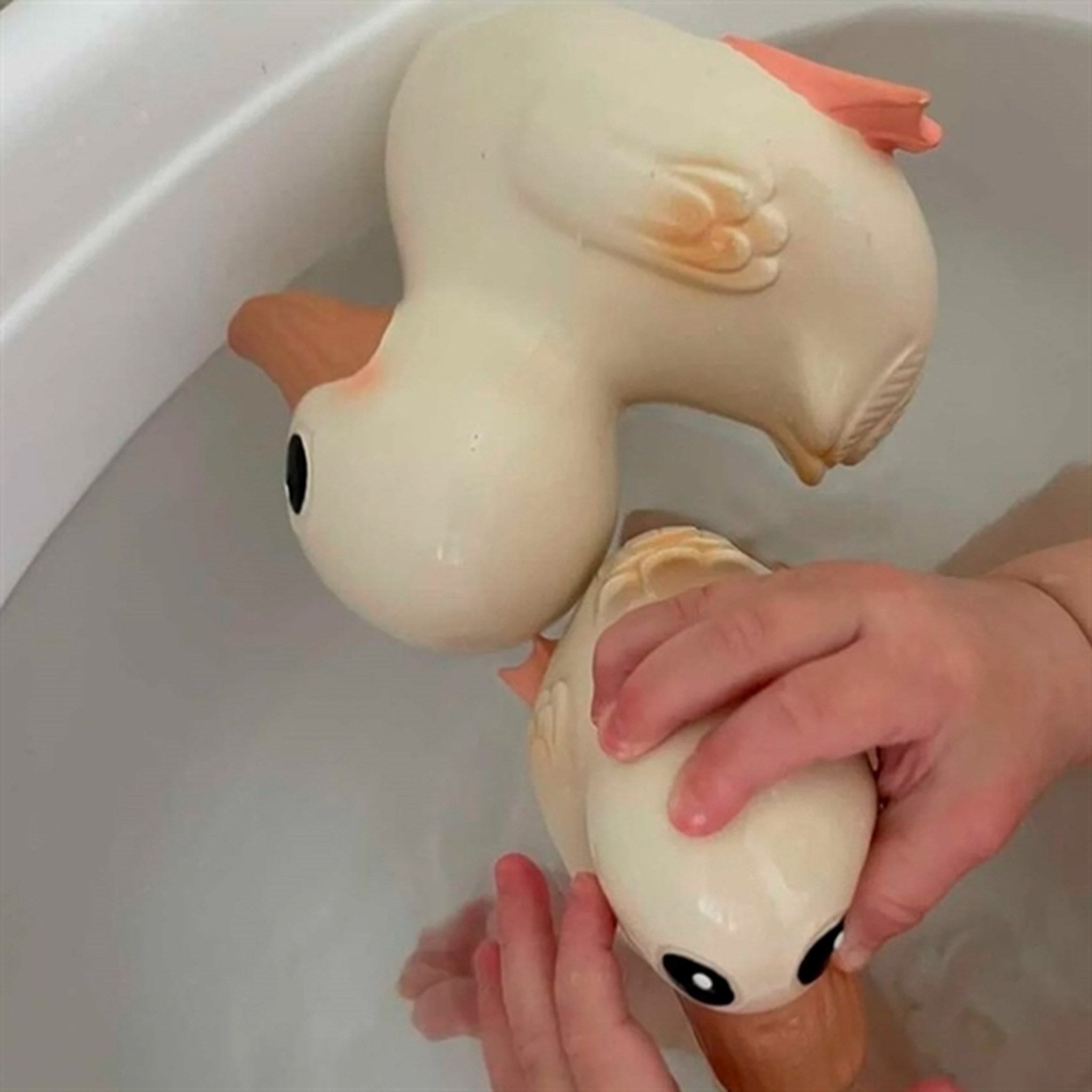 Hevea Kawan Bathing Toy Duck 2