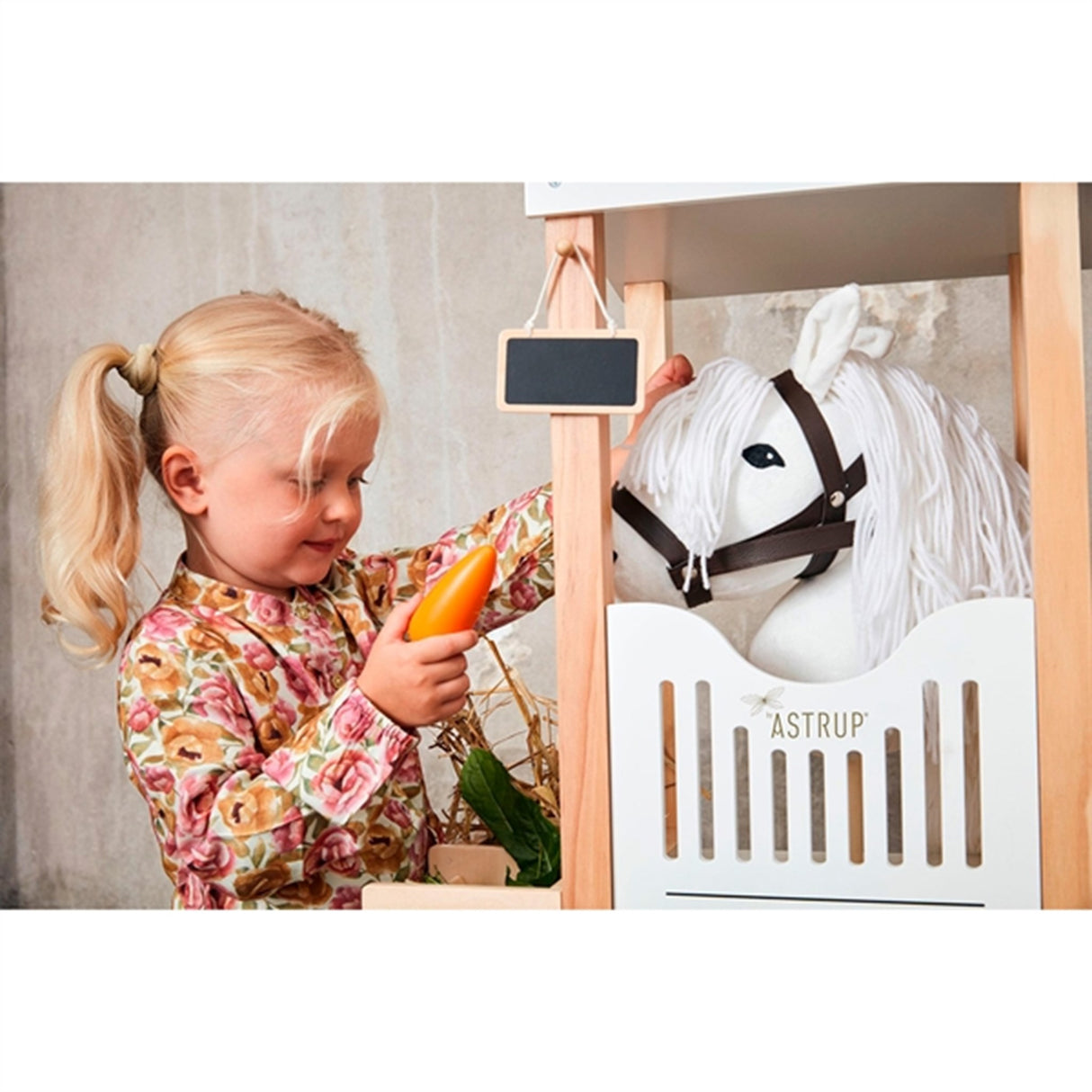 by Astrup Galen Häst Vit