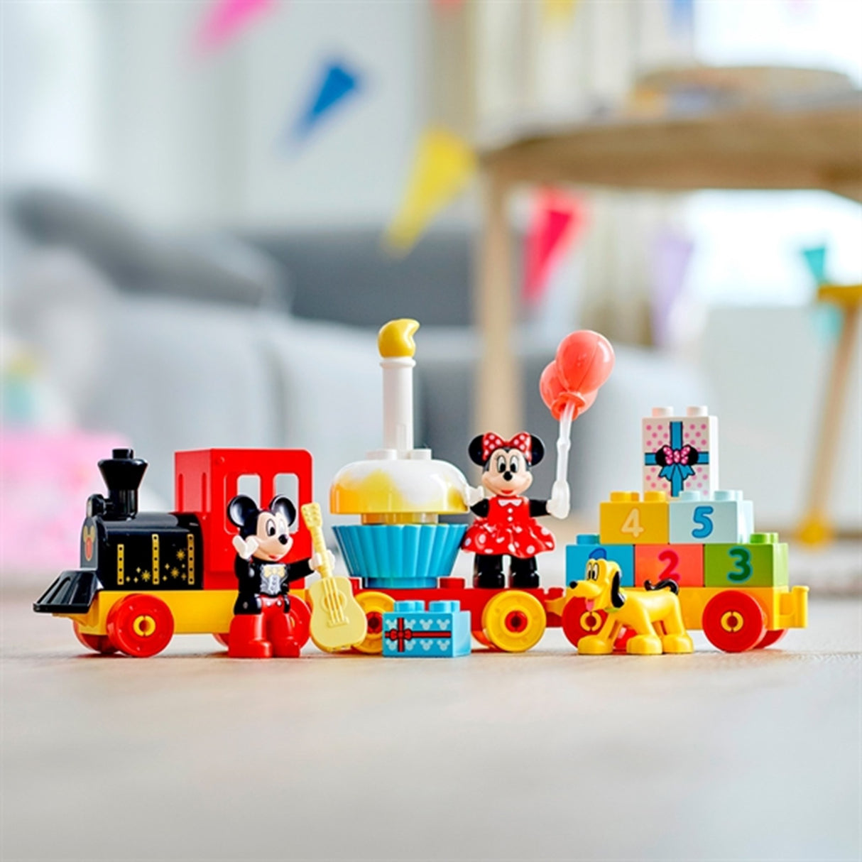 LEGO® DUPLO® Mickey Mouse & Minnies Födelsedagståg 4