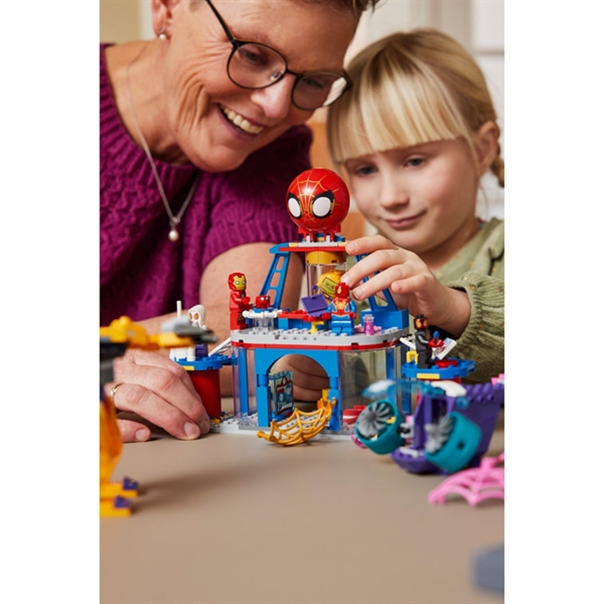 LEGO® Marvel Team Spideys Näthögkvarter