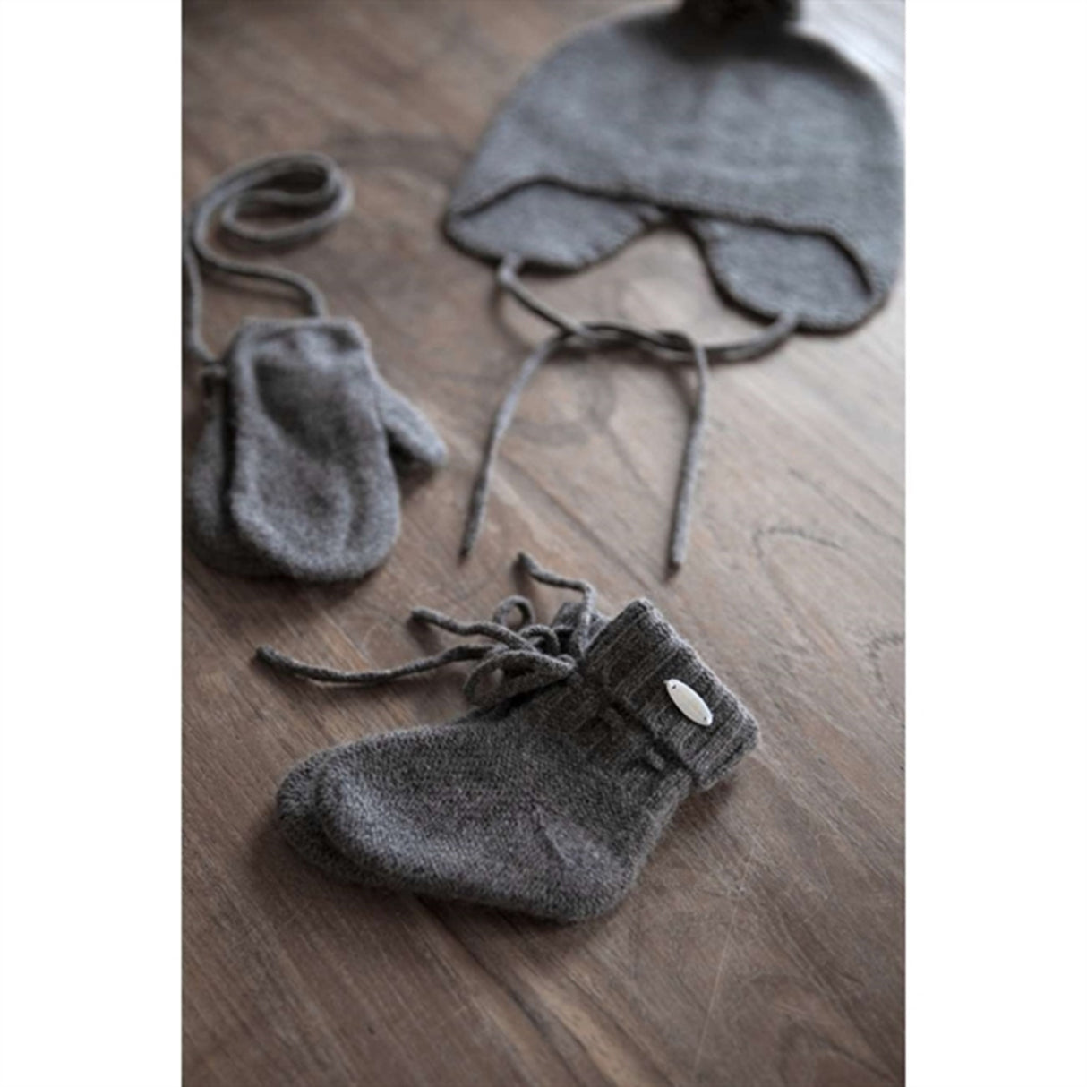 HOLMM Otter Pom Pom Cashmere Stickat Mössa