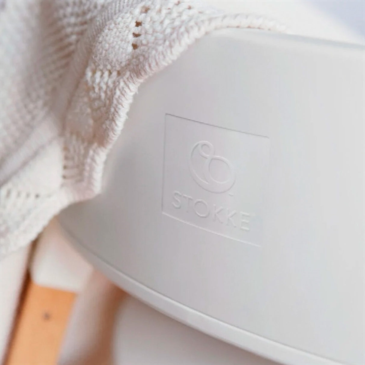 Stokke® Steps™ Chair White Hazy Grey Inkl. Bouncer i White Deep Grey 3